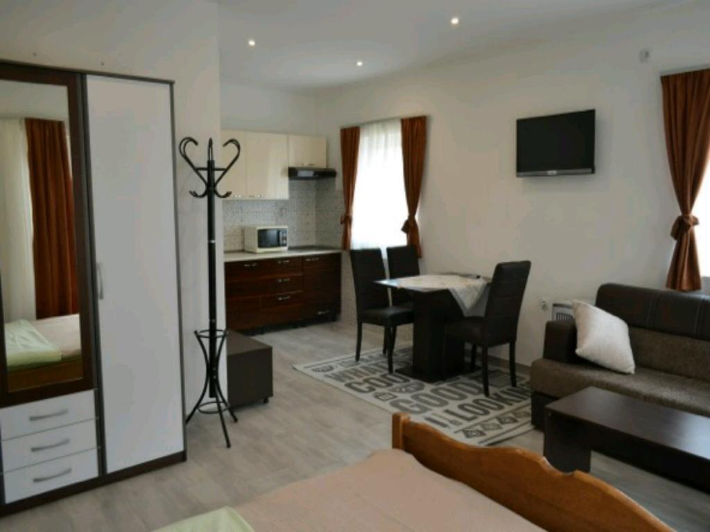 Guest House First Stop Rakovica Exterior photo