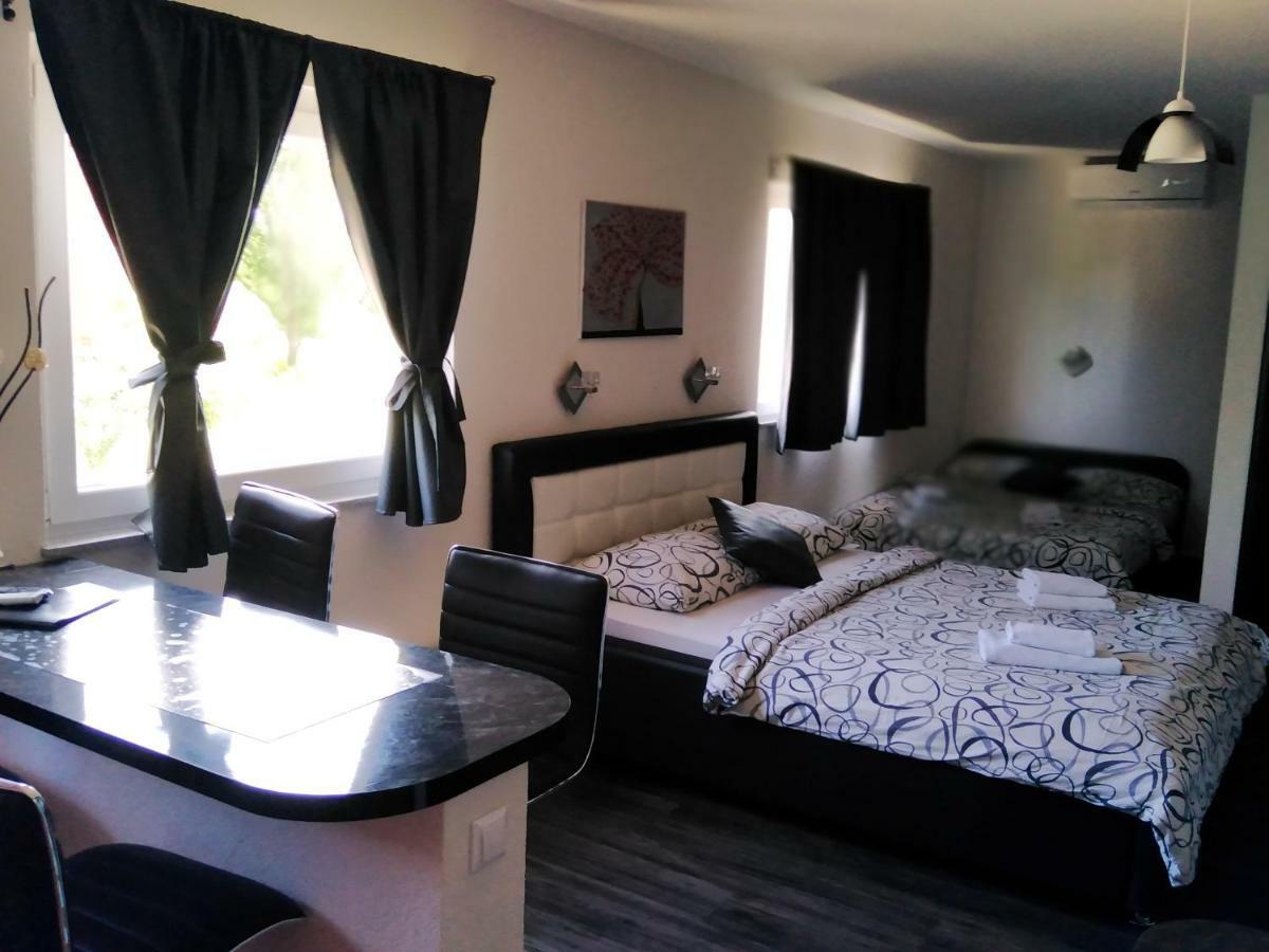 Guest House First Stop Rakovica Exterior photo
