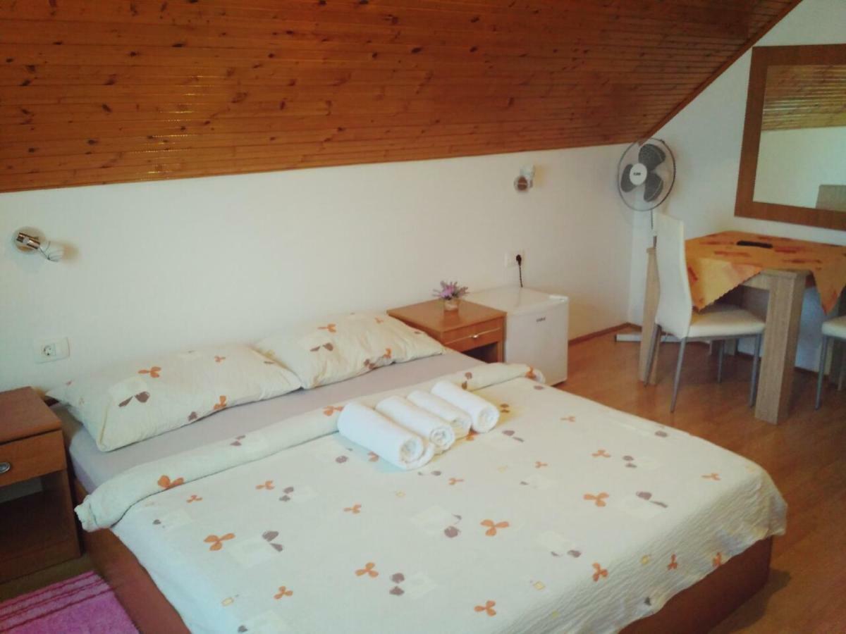 Guest House First Stop Rakovica Exterior photo